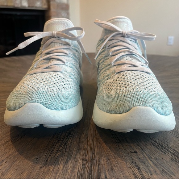 Nike Lunar Epic Low Flyknit Women’s Sz 9.5 M Shoes Grey Glacier Blue - Picture 4 of 10